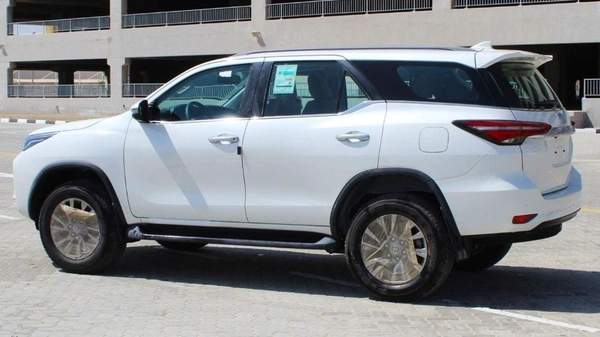 Toyota Fortuner TOYOTA FORTUNER 2.4L mid option AT