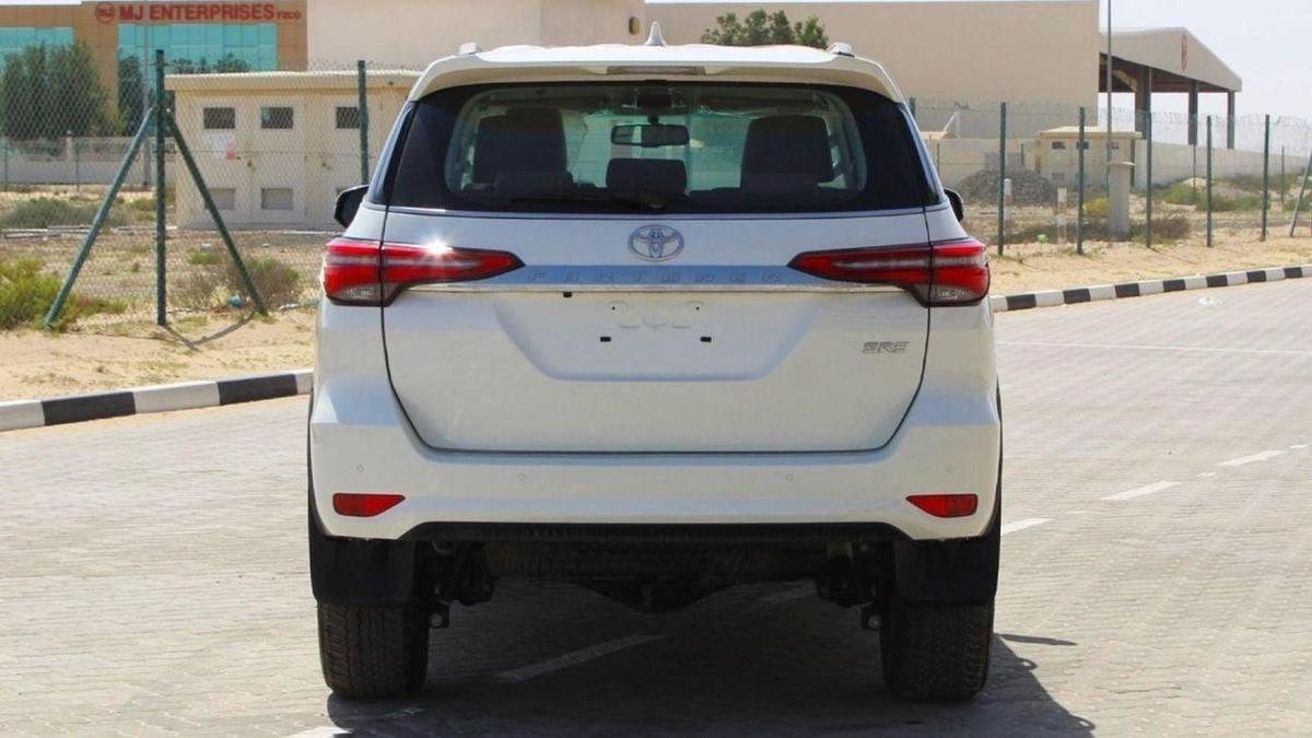 Toyota Fortuner TOYOTA FORTUNER 2.4L mid option AT-5-5