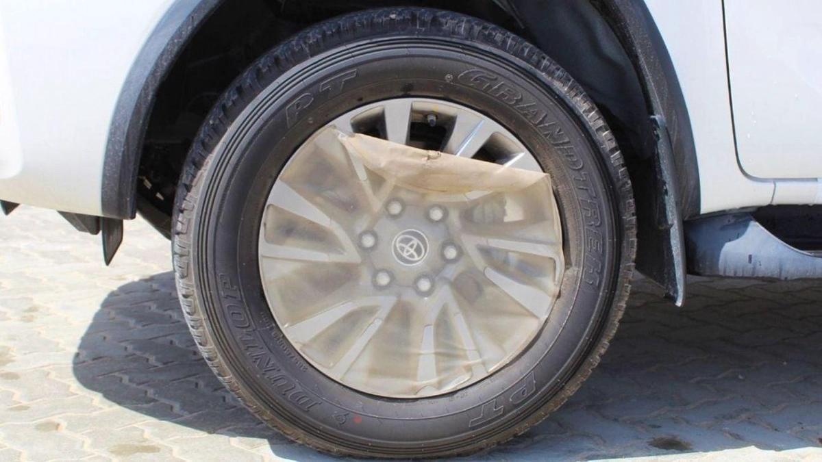 Toyota Fortuner TOYOTA FORTUNER 2.4L mid option AT-6-6