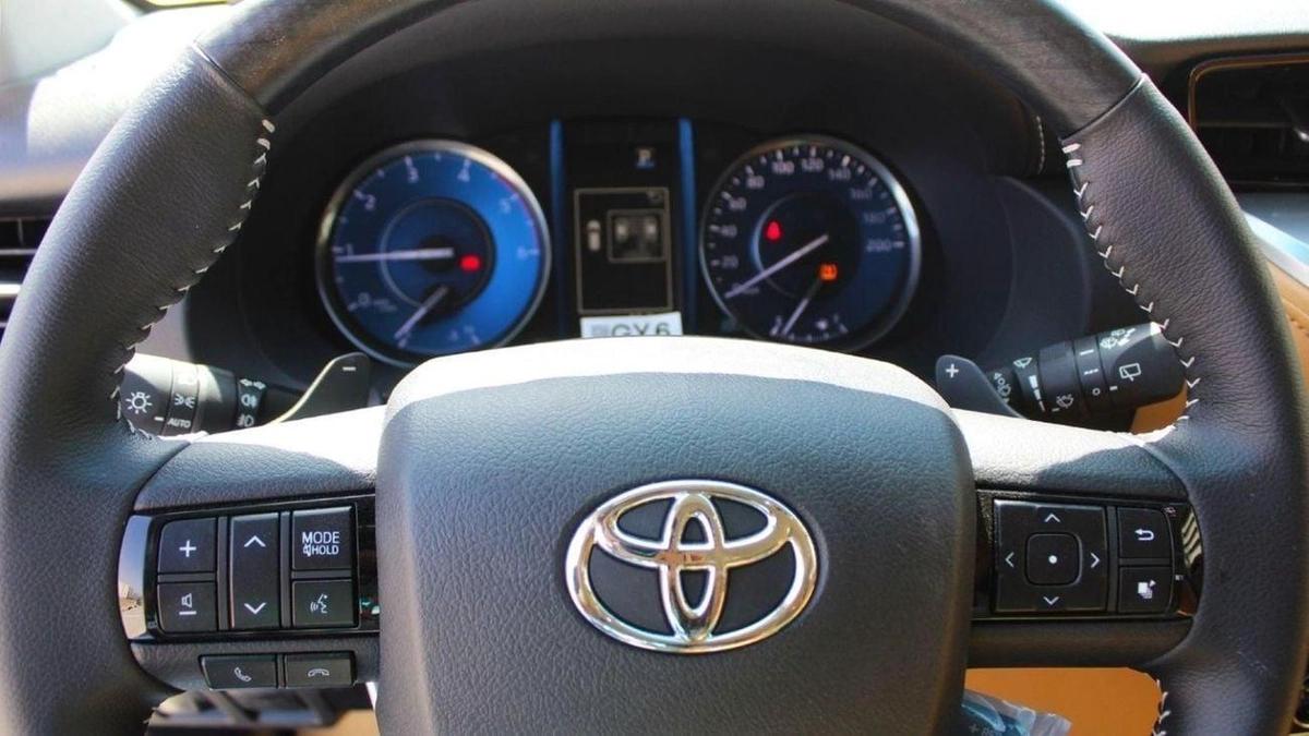 Toyota Fortuner TOYOTA FORTUNER 2.4L mid option AT-11-11