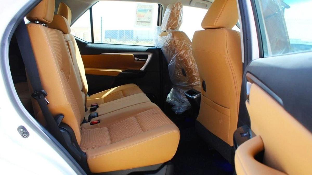 Toyota Fortuner TOYOTA FORTUNER 2.4L mid option AT-14-14