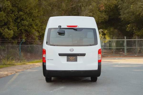 High-Roof 13-Seater Passenger Van | Automatic | GCC Specs | Ref#N75900