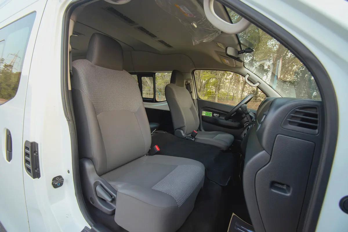High-Roof 13-Seater Passenger Van | Automatic | GCC Specs | Ref#N75900-9-9