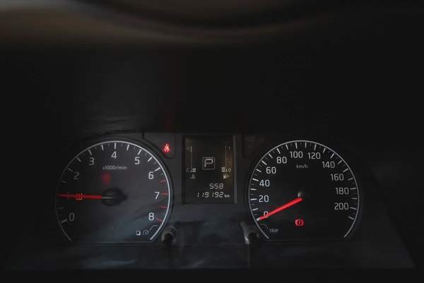 High-Roof 13-Seater Passenger Van | Automatic | GCC Specs | Ref#N75900