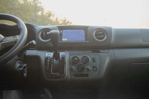 High-Roof 13-Seater Passenger Van | Automatic | GCC Specs | Ref#N75900