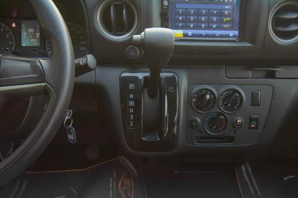 High-Roof 13-Seater Passenger Van | Automatic | GCC Specs | Ref#N75900