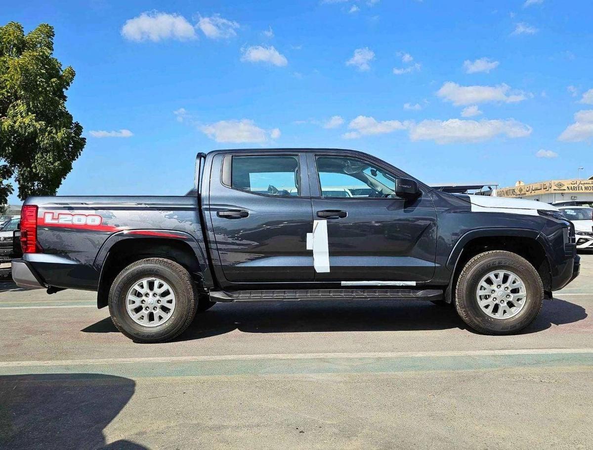 Mitsubishi L200 GLX 2.4L PETROL / M/T / SIDE STICKER / 4WD / CODE # 68099-2-2