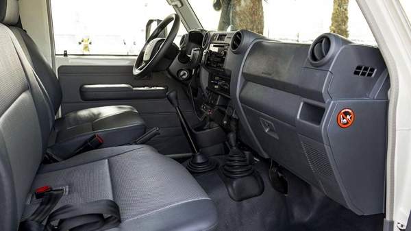 Toyota Land Cruiser 70 LC78 AMBULANCE 4.2D MT