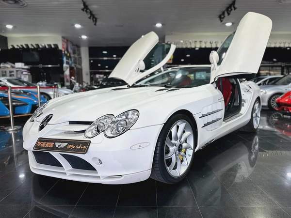 Mercedes -Benz SLR, Full Service History From Abudhabi Dealer, Amazing specs, must see to believe