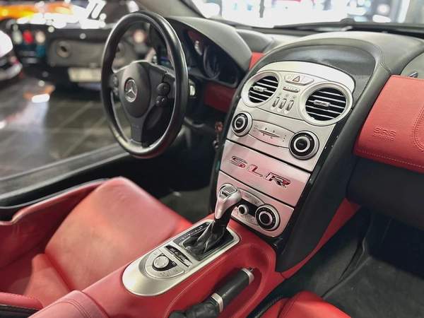 Mercedes -Benz SLR, Full Service History From Abudhabi Dealer, Amazing specs, must see to believe