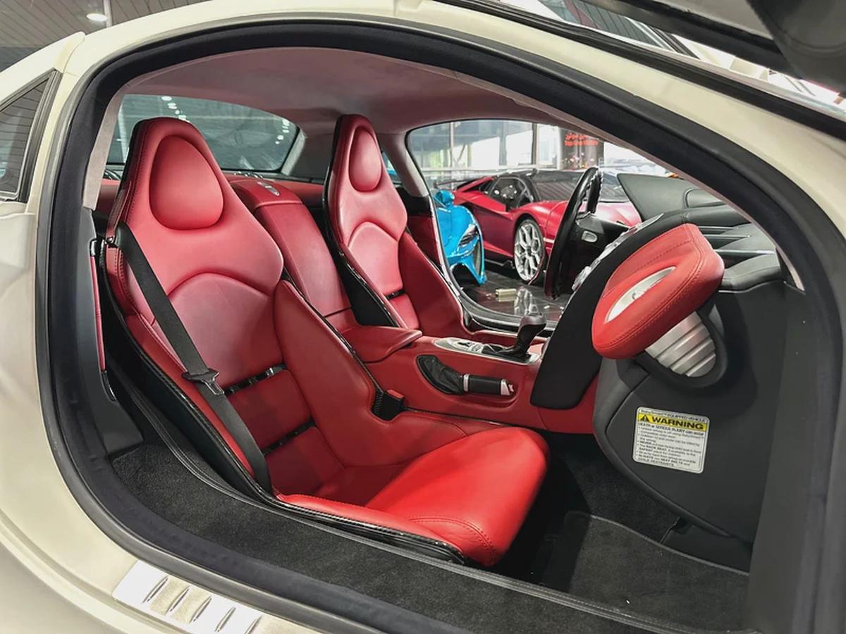 Mercedes -Benz SLR, Full Service History From Abudhabi Dealer, Amazing specs, must see to believe-3-3