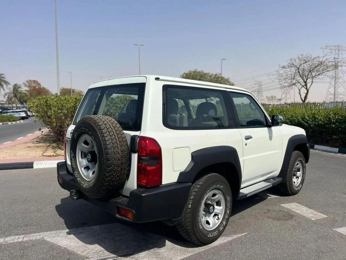 Nissan Patrol Safari GL 4.8L M/T-4-4
