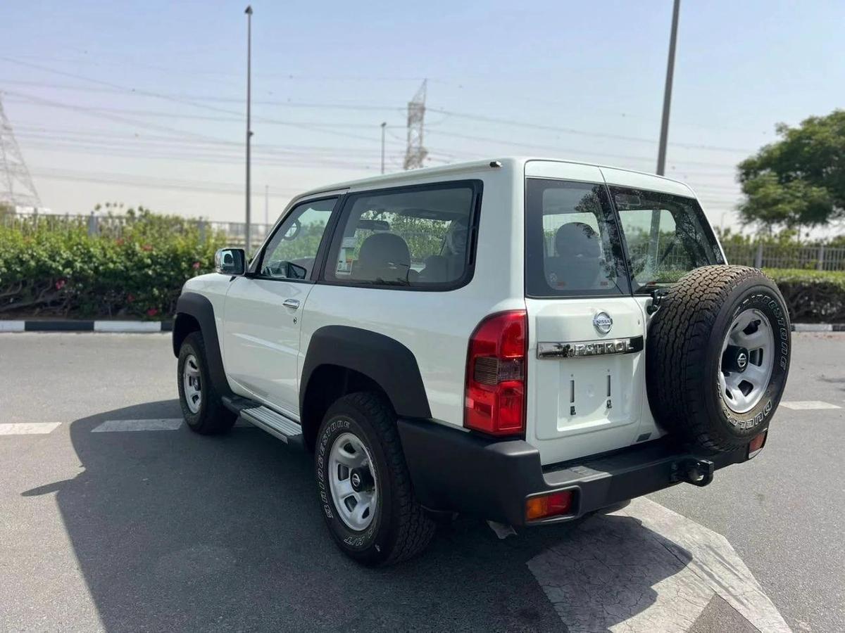 Nissan Patrol Safari GL 4.8L M/T-5-5