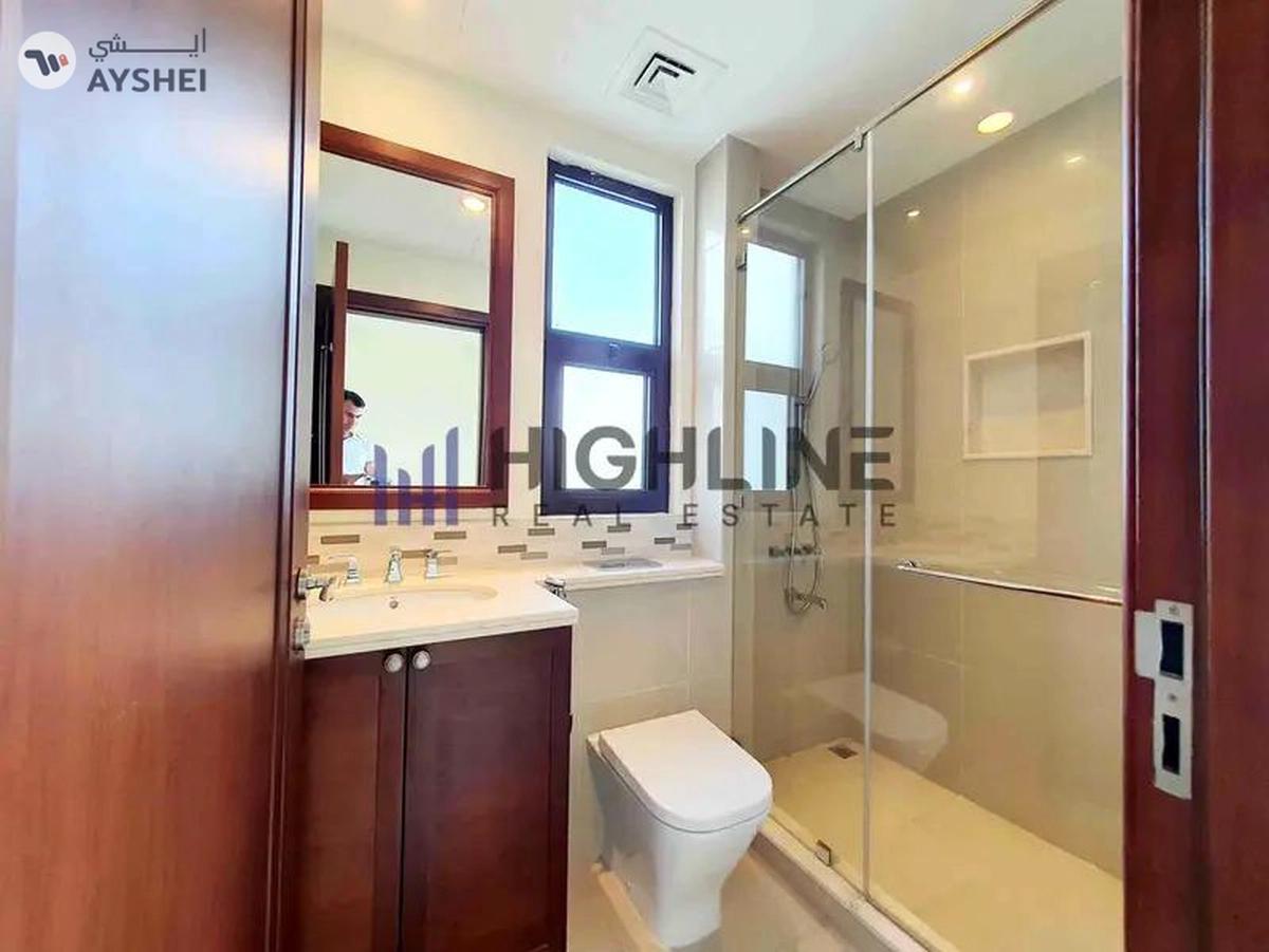 Elegant 5-Bedroom Spanish Villa with Timeless Charm-10-10