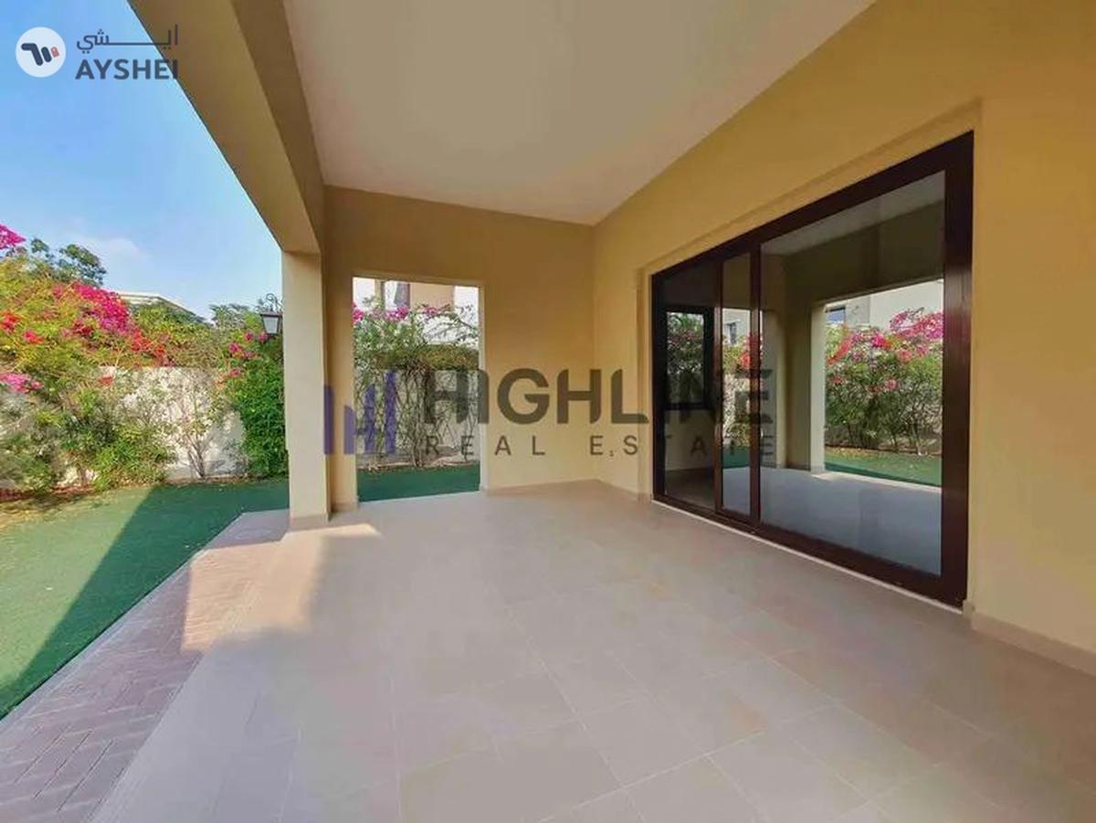 Elegant 5-Bedroom Spanish Villa with Timeless Charm-12-12