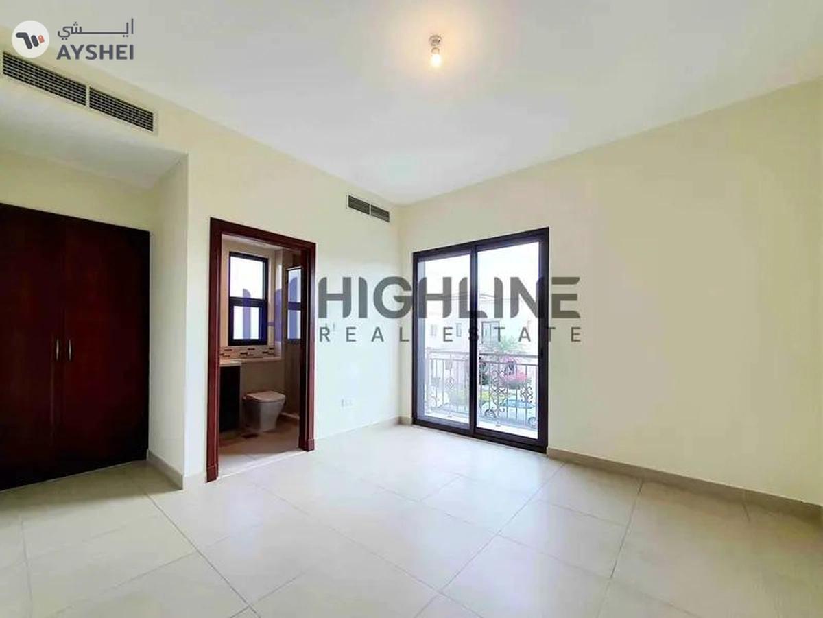 Elegant 5-Bedroom Spanish Villa with Timeless Charm-13-13