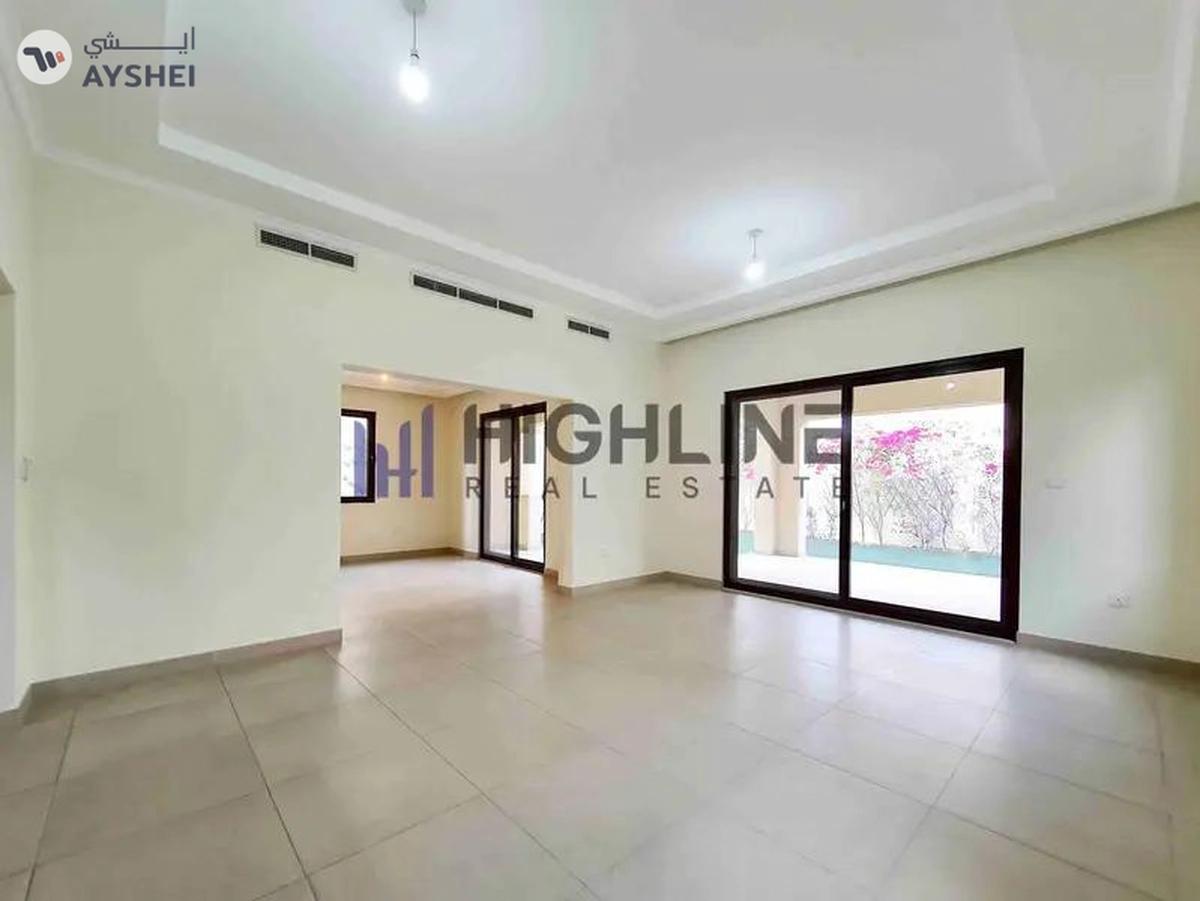 Elegant 5-Bedroom Spanish Villa with Timeless Charm-15-15