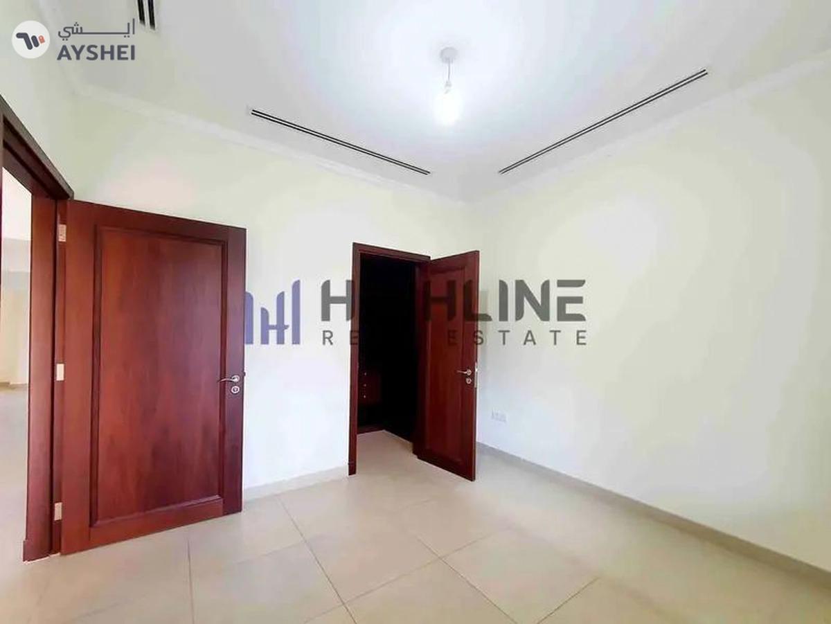 Elegant 5-Bedroom Spanish Villa with Timeless Charm-18-18