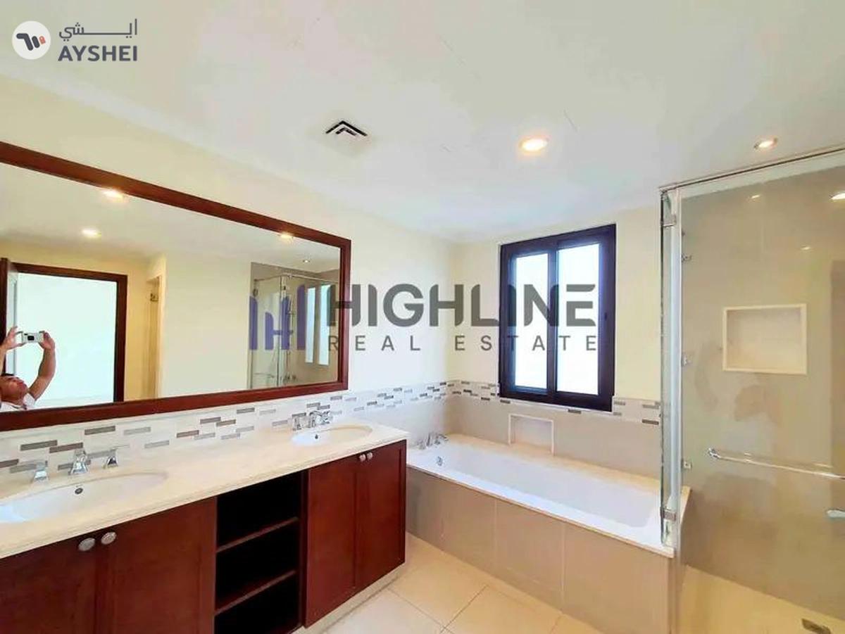 Elegant 5-Bedroom Spanish Villa with Timeless Charm-4-4