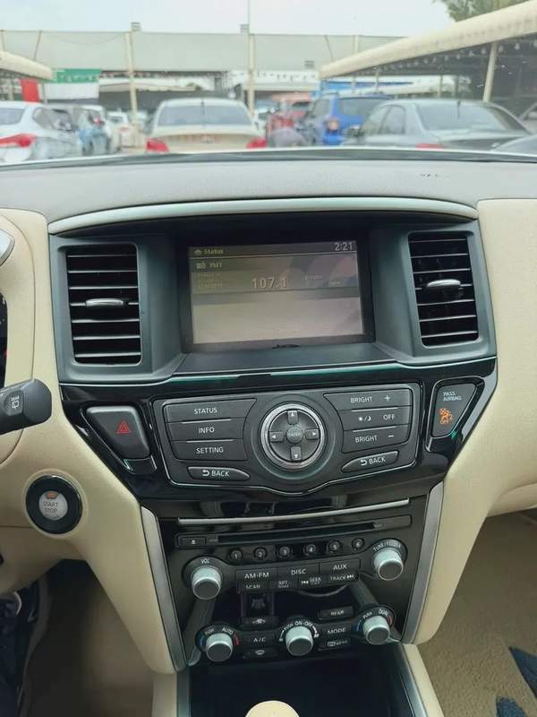 NISSAN PATHFINDER SV