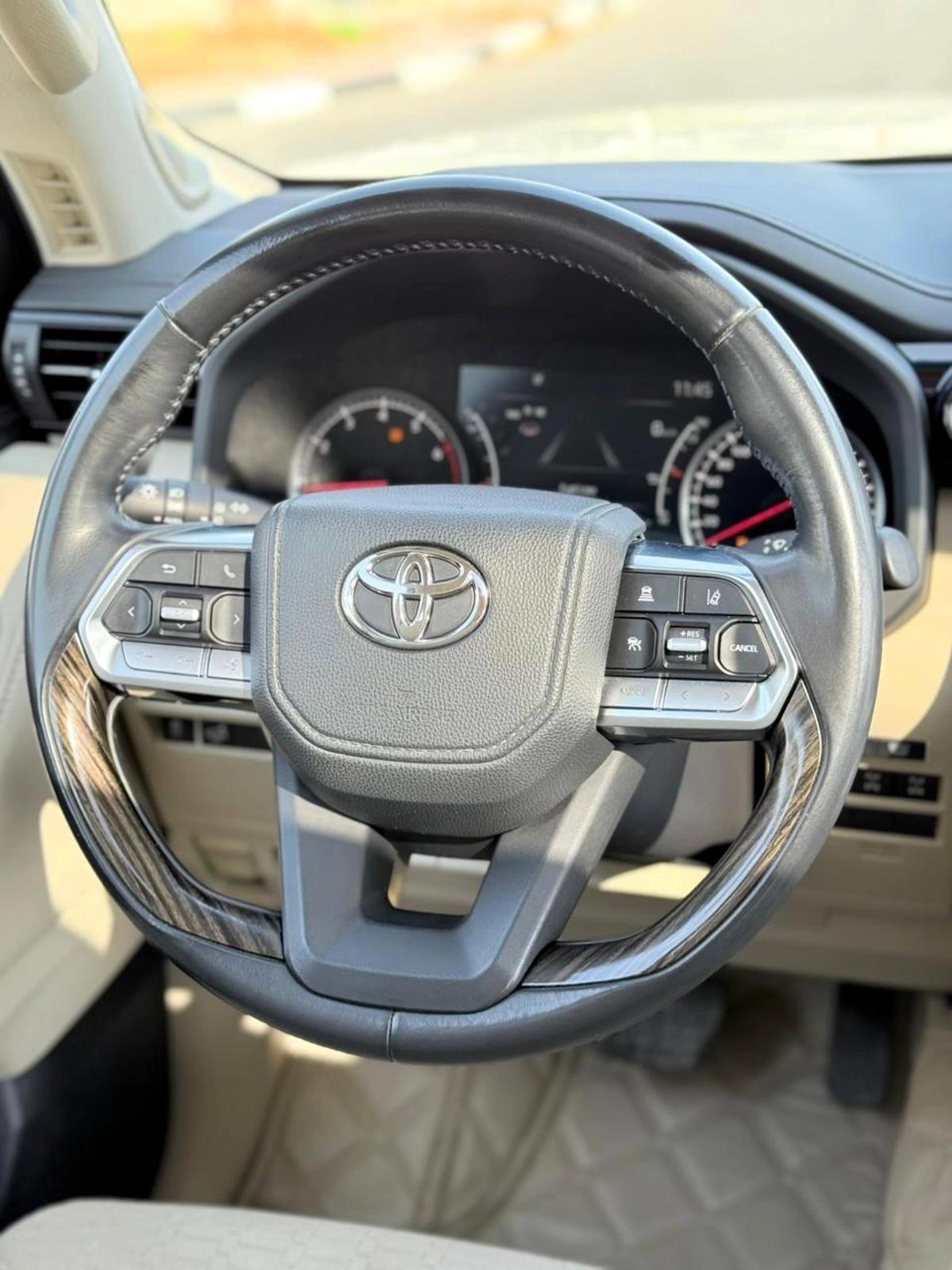 TOYOTA LAND CRUISER VX. R TWIN TURBO | GCC SPECS | YEAR: 2022 | KMS: 142,000 | FULL-SERVICE HISTORY FROM AL FUTTAIM-11-11
