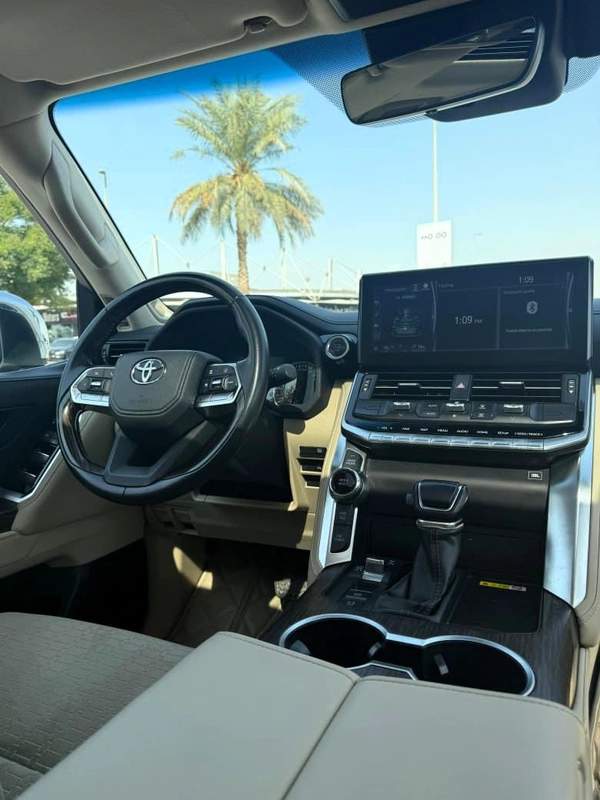 TOYOTA LAND CRUISER VX. R TWIN TURBO | GCC SPECS | YEAR: 2022 | KMS: 142,000 | FULL-SERVICE HISTORY FROM AL FUTTAIM