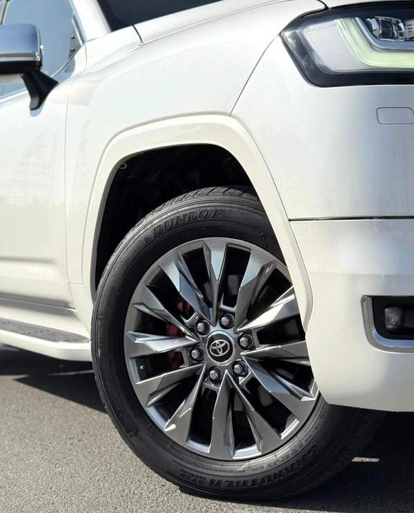 TOYOTA LAND CRUISER VX. R TWIN TURBO | GCC SPECS | YEAR: 2022 | KMS: 142,000 | FULL-SERVICE HISTORY FROM AL FUTTAIM