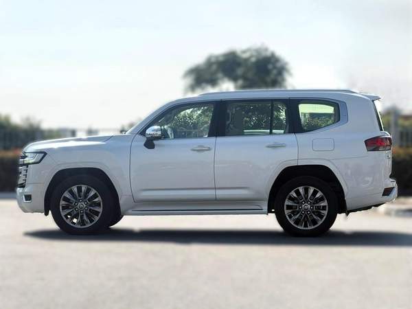 TOYOTA LAND CRUISER VX. R TWIN TURBO | GCC SPECS | YEAR: 2022 | KMS: 142,000 | FULL-SERVICE HISTORY FROM AL FUTTAIM