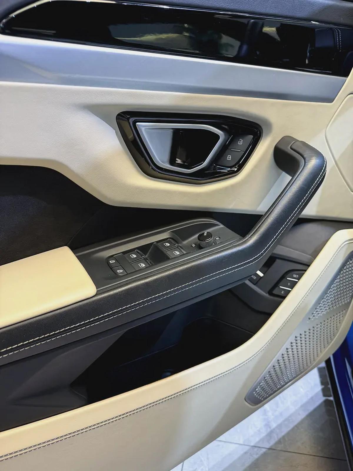 2020 LAMBORGHINI URUS ( GCC / STILL UNDER WARRANTY )-11-11