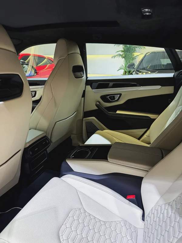 2020 LAMBORGHINI URUS ( GCC / STILL UNDER WARRANTY )