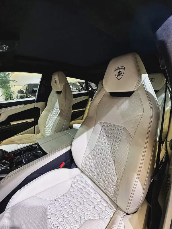 2020 LAMBORGHINI URUS ( GCC / STILL UNDER WARRANTY )