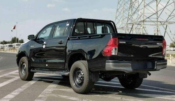 Toyota Hilux Toyota hilux 2.4L diesel mid option MY2025