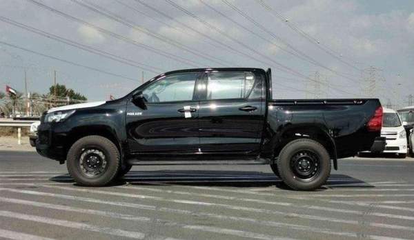 Toyota Hilux Toyota hilux 2.4L diesel mid option MY2025