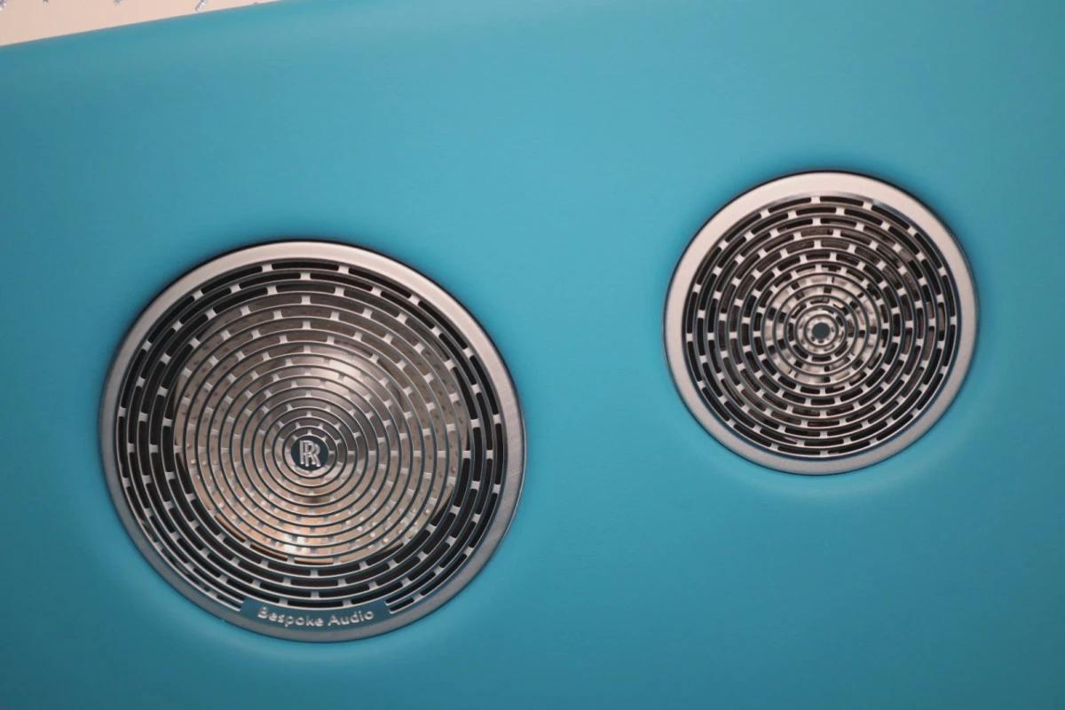 Rolls-Royce Spectre-8-8