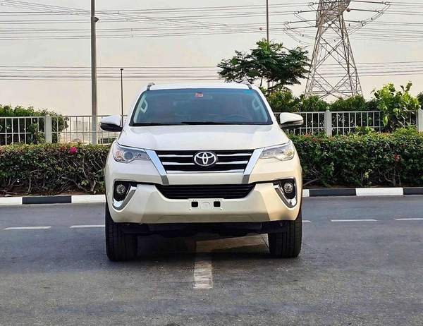 Toyota Fortuner EXR 2.7L (160 HP) EXR/ 4WD 2.7L/ GCC/ LEATHER SEATS/ NON ACCIDENT/ 1068 MONTHLY/LOT#107793