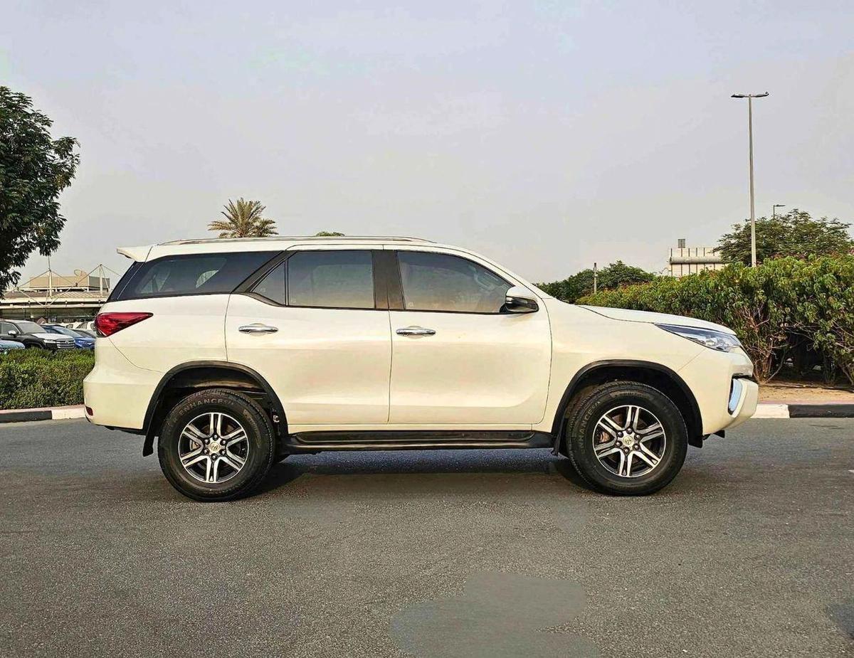 Toyota Fortuner EXR 2.7L (160 HP) EXR/ 4WD 2.7L/ GCC/ LEATHER SEATS/ NON ACCIDENT/ 1068 MONTHLY/LOT#107793-1-1
