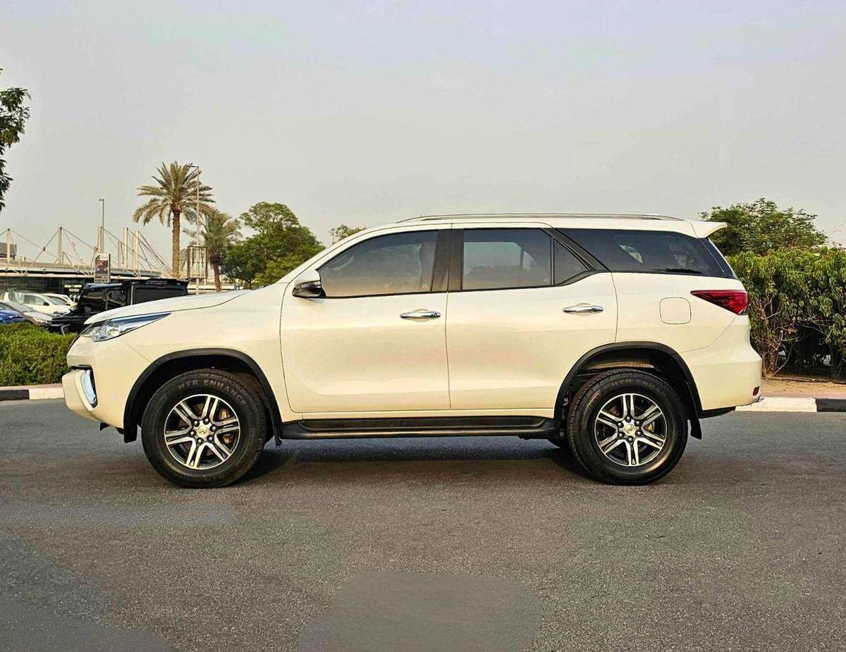 Toyota Fortuner EXR 2.7L (160 HP) EXR/ 4WD 2.7L/ GCC/ LEATHER SEATS/ NON ACCIDENT/ 1068 MONTHLY/LOT#107793-2-2