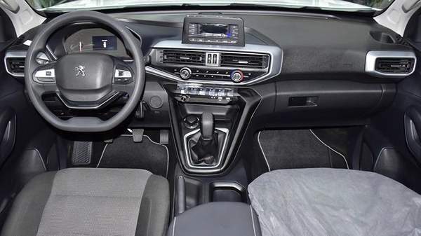 Peugeot Landtrek 4WD ( 2023 Model ) in White Color GCC Specs