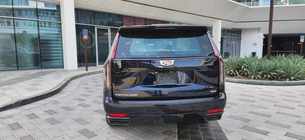 2021-Cadillac Escalade Platinum 600 Black Edition-Top of the Range-Excellent Conddition