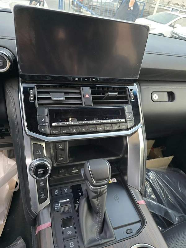 Toyota Land Cruiser VXR 4.0L 2026 MODEL FULL OPTION
