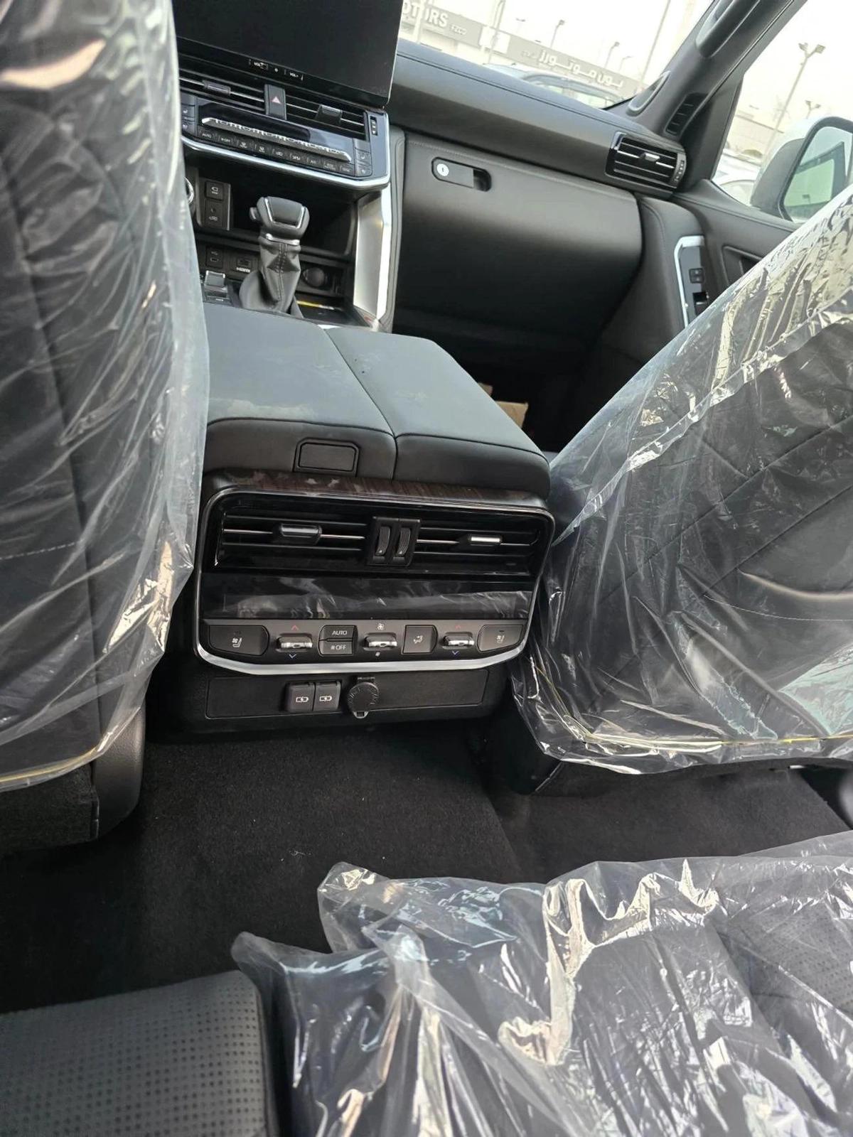 Toyota Land Cruiser VXR 4.0L 2026 MODEL FULL OPTION-8-8
