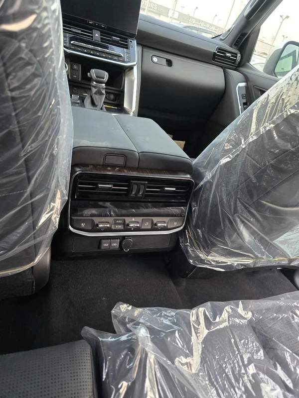 Toyota Land Cruiser VXR 4.0L 2026 MODEL FULL OPTION