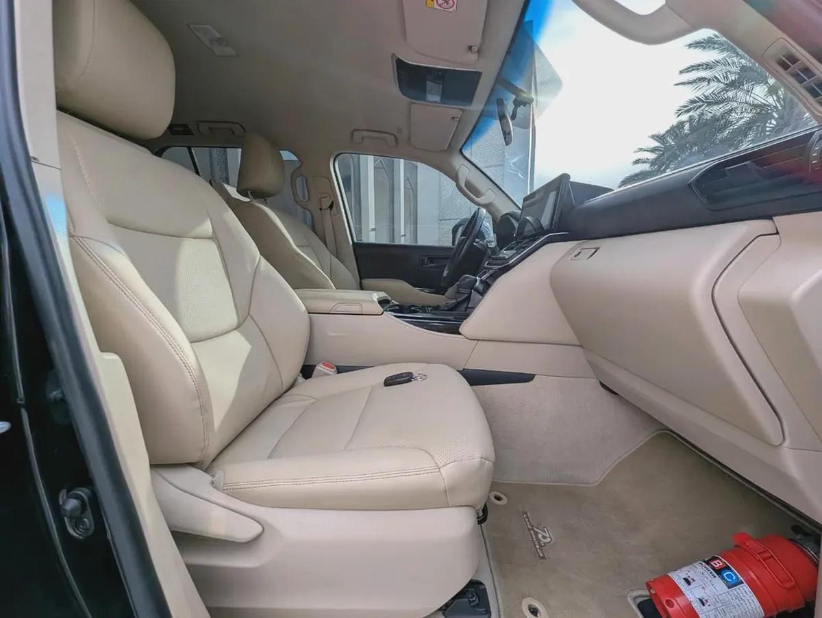 Toyota Land Cruiser GXR 2022 - GCC Specs - Excellent Condition-2-2