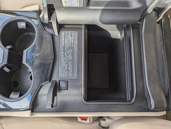 Toyota Land Cruiser GXR 2022 - GCC Specs - Excellent Condition