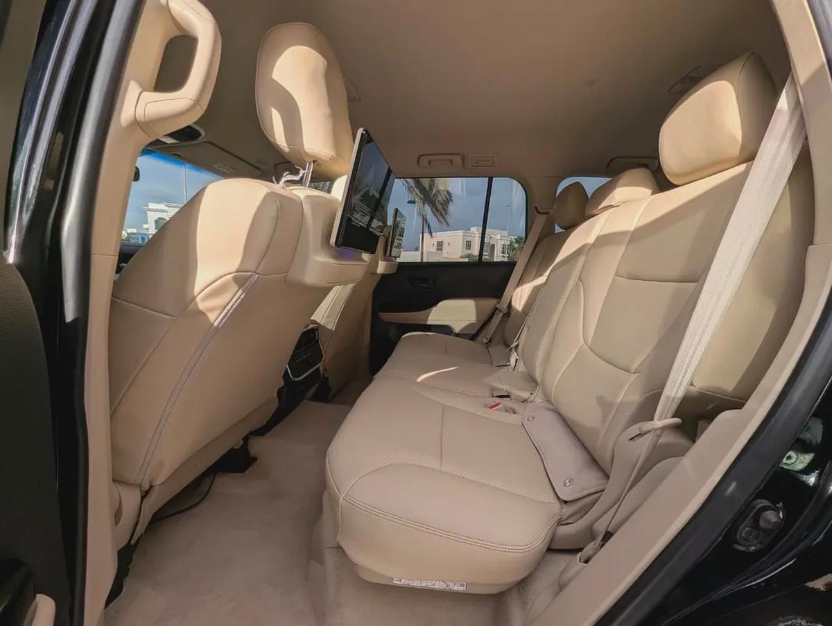 Toyota Land Cruiser GXR 2022 - GCC Specs - Excellent Condition-8-8
