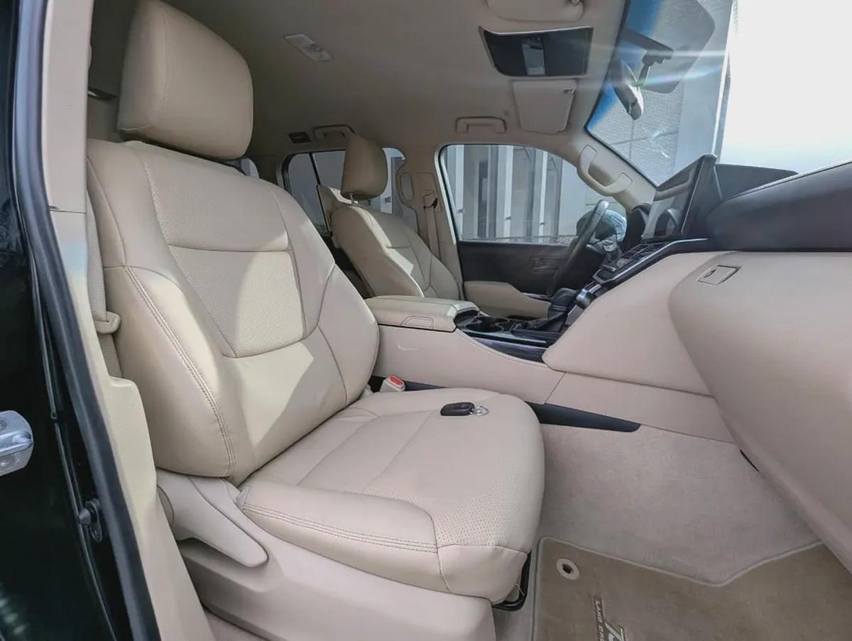 Toyota Land Cruiser GXR 2022 - GCC Specs - Excellent Condition-9-9
