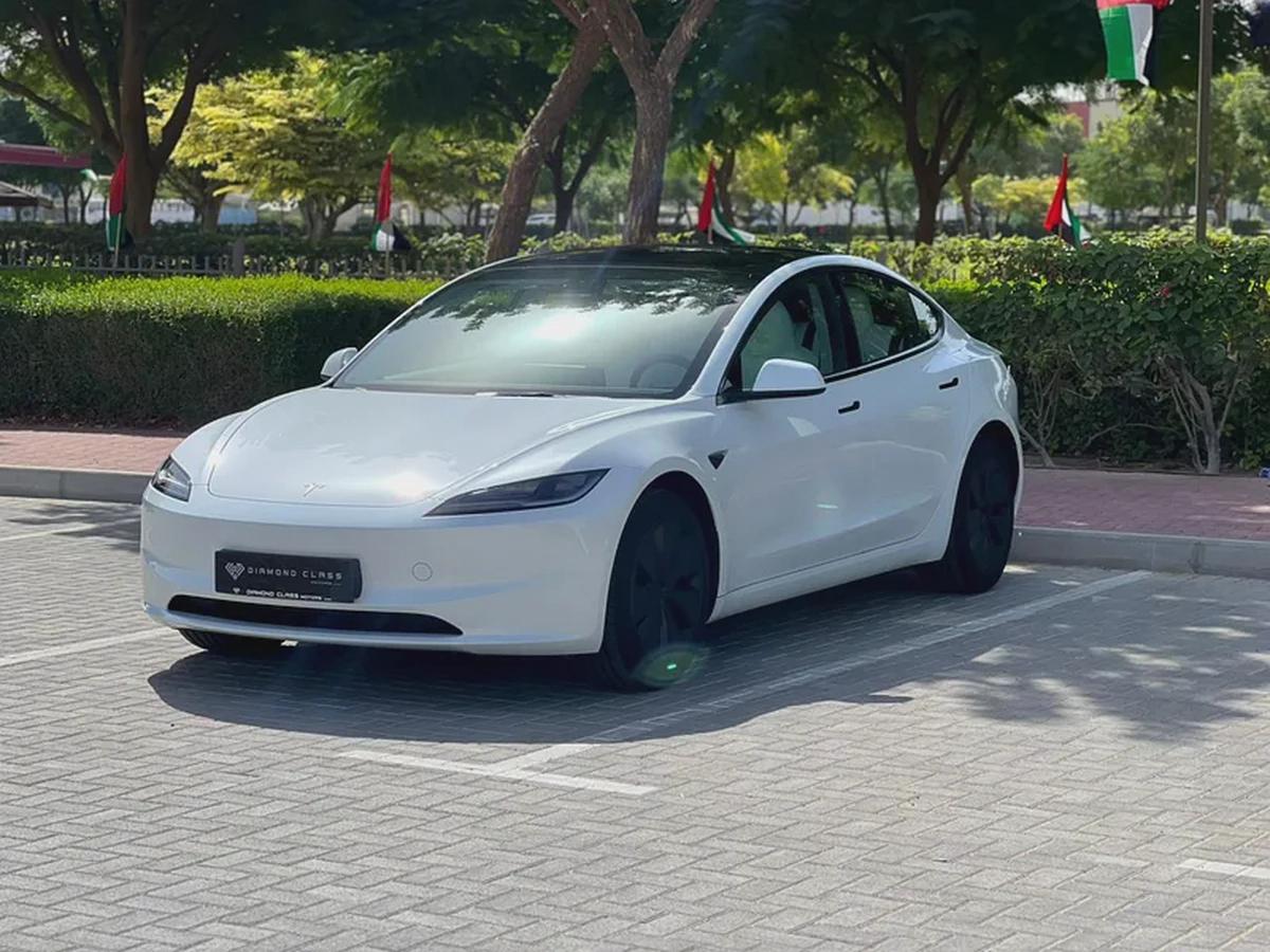 Tesla 3 L.R--AWD--GCC---Under Tesla Warranty---Full PPF Sticker-4-4
