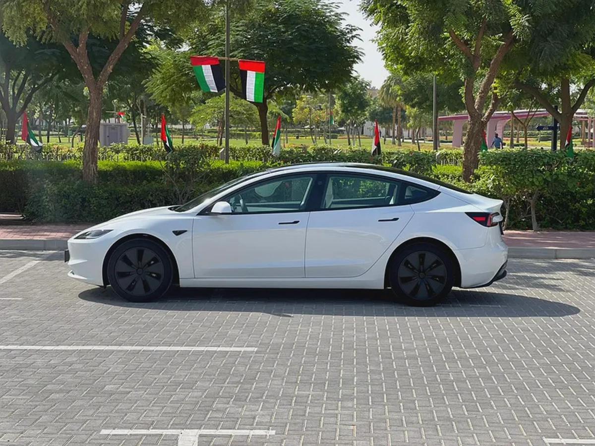 Tesla 3 L.R--AWD--GCC---Under Tesla Warranty---Full PPF Sticker-13-13