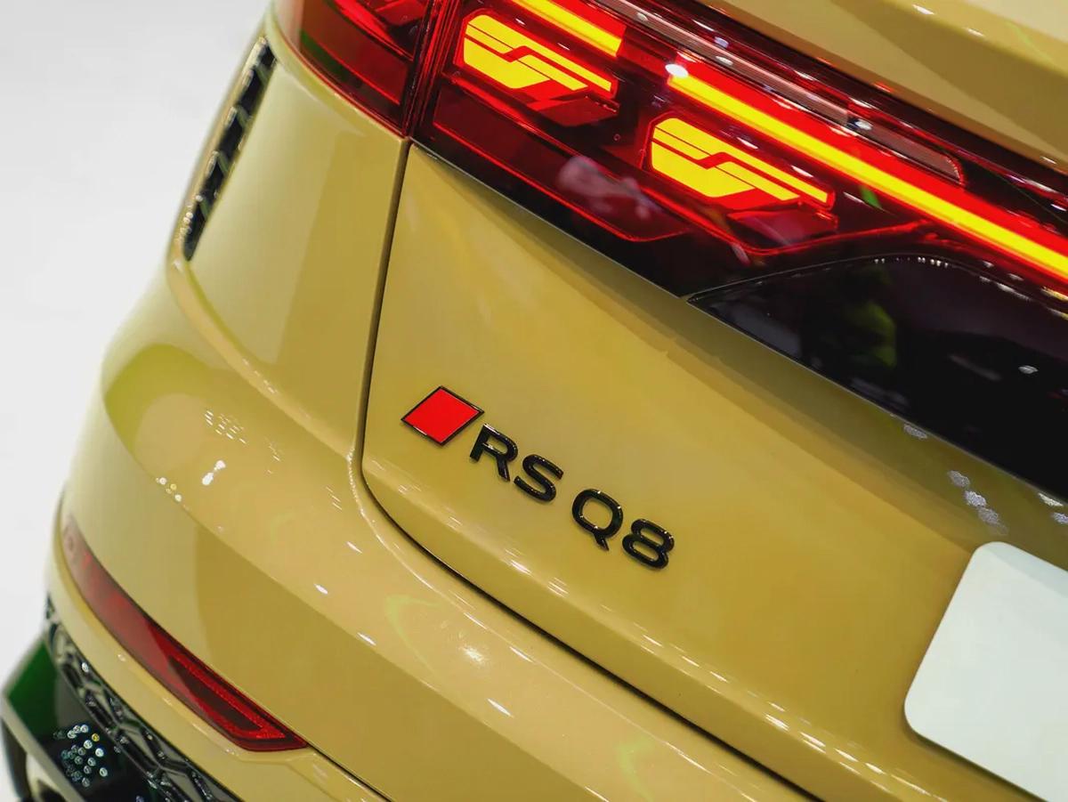PERFORMANCE RSQ8 2025 SAKHIR GOLD - UNDER WARRANTY - ONLY 9700 KM - TOP SPEC-18-18
