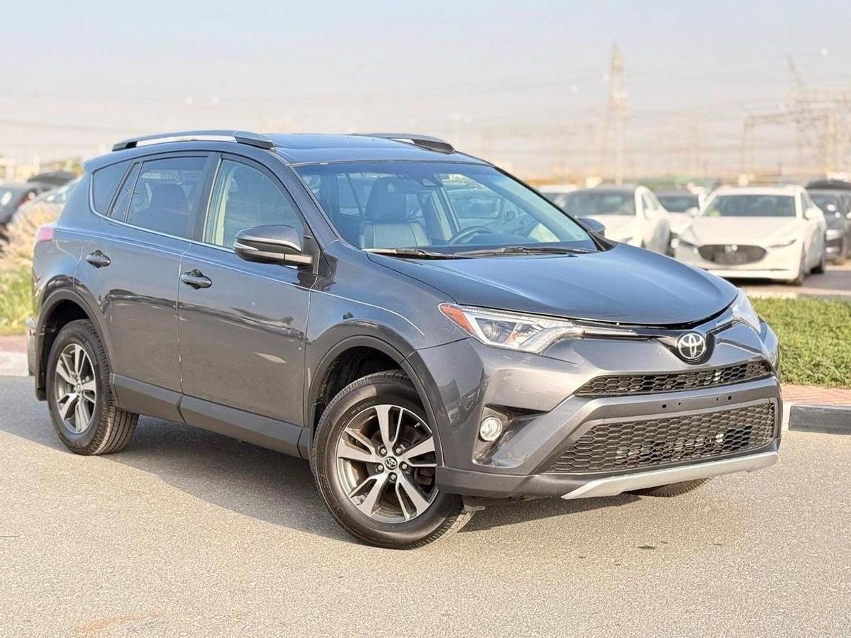 Toyota RAV4 XLE // sunroof,, leather seats// full option 2018-0-0